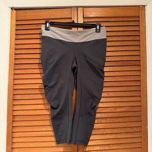 Lululemon Women’s Cropped Grey Athletic Active Yoga Leggings Sz 6